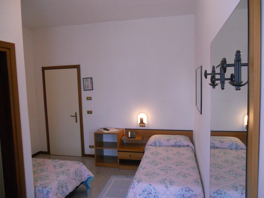 Hotel O'Scugnizzo 2 Μπελούνο Εξωτερικό φωτογραφία