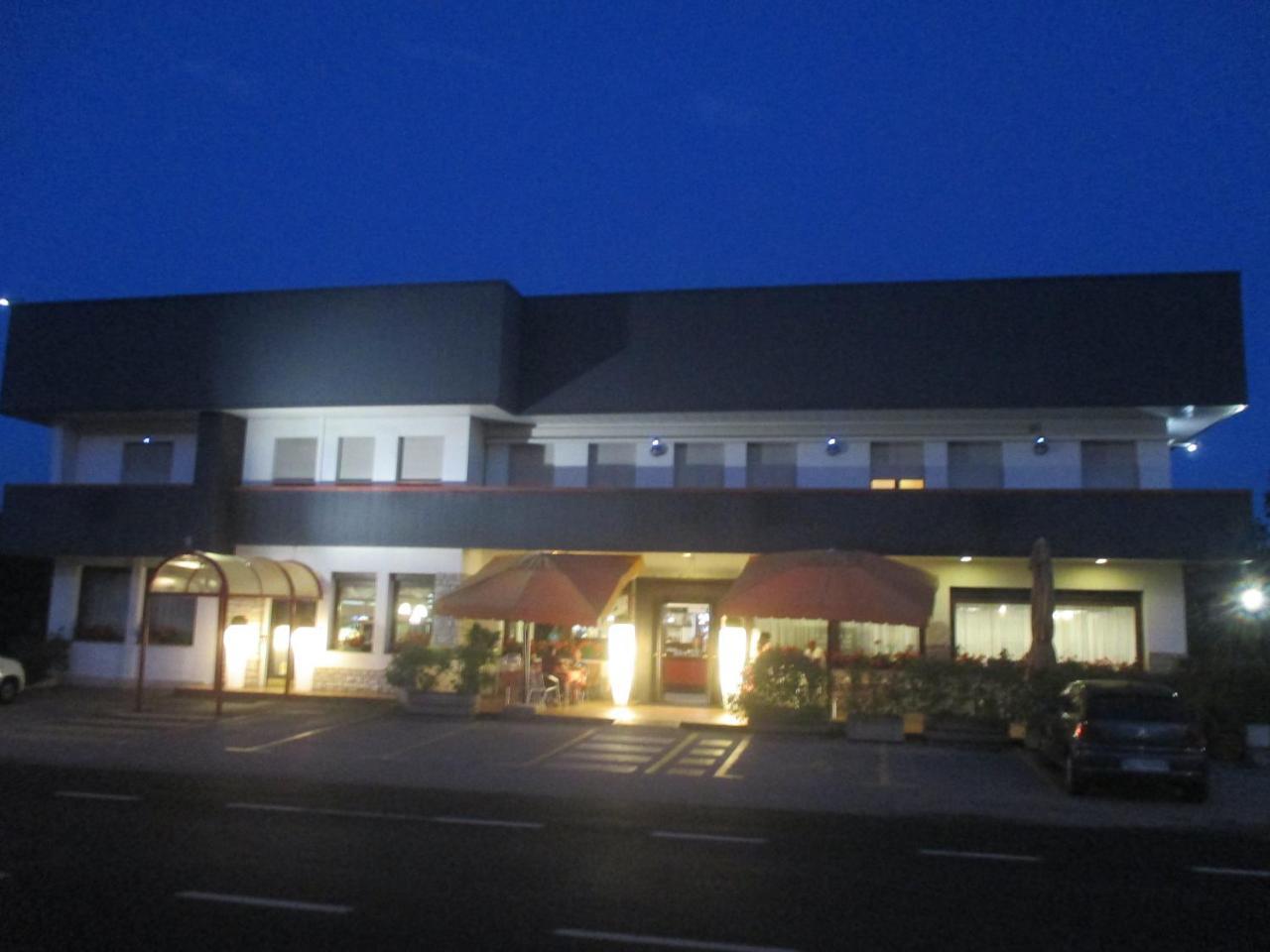Hotel O'Scugnizzo 2 Μπελούνο Εξωτερικό φωτογραφία