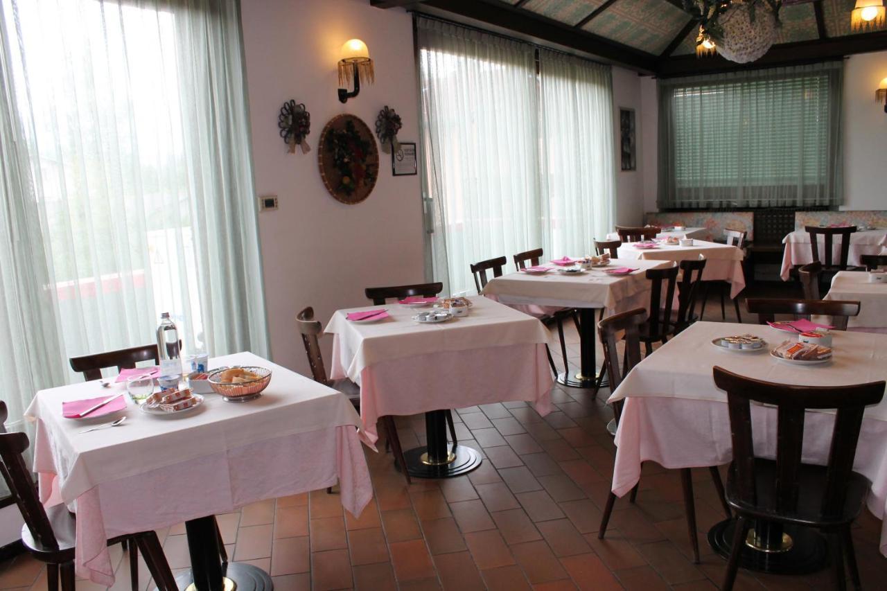 Hotel O'Scugnizzo 2 Μπελούνο Εξωτερικό φωτογραφία